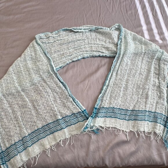 Lightweight Woven Blue & White Scarf With Fringed Edges - Picture 1 of 7